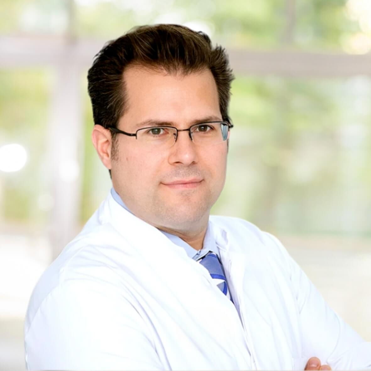 Portrait von Prof. Dr. med. Christos Rammos Facharzt für Innere Medizin, Kardiologie, Angiologie und Notfallmedizin. Er ist angiologischer Konsilarzt im Metamedicum Essen.