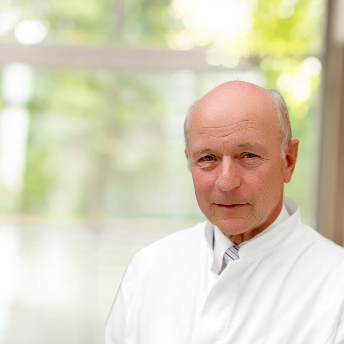 Portrait von Prof. Dr. Dr. med. Thomas Philipp. Seine Fachgebiete sind Nieren- und Hochdruck-Erkrankungen, Klinische Immunologie und Transplantationsmedizin.