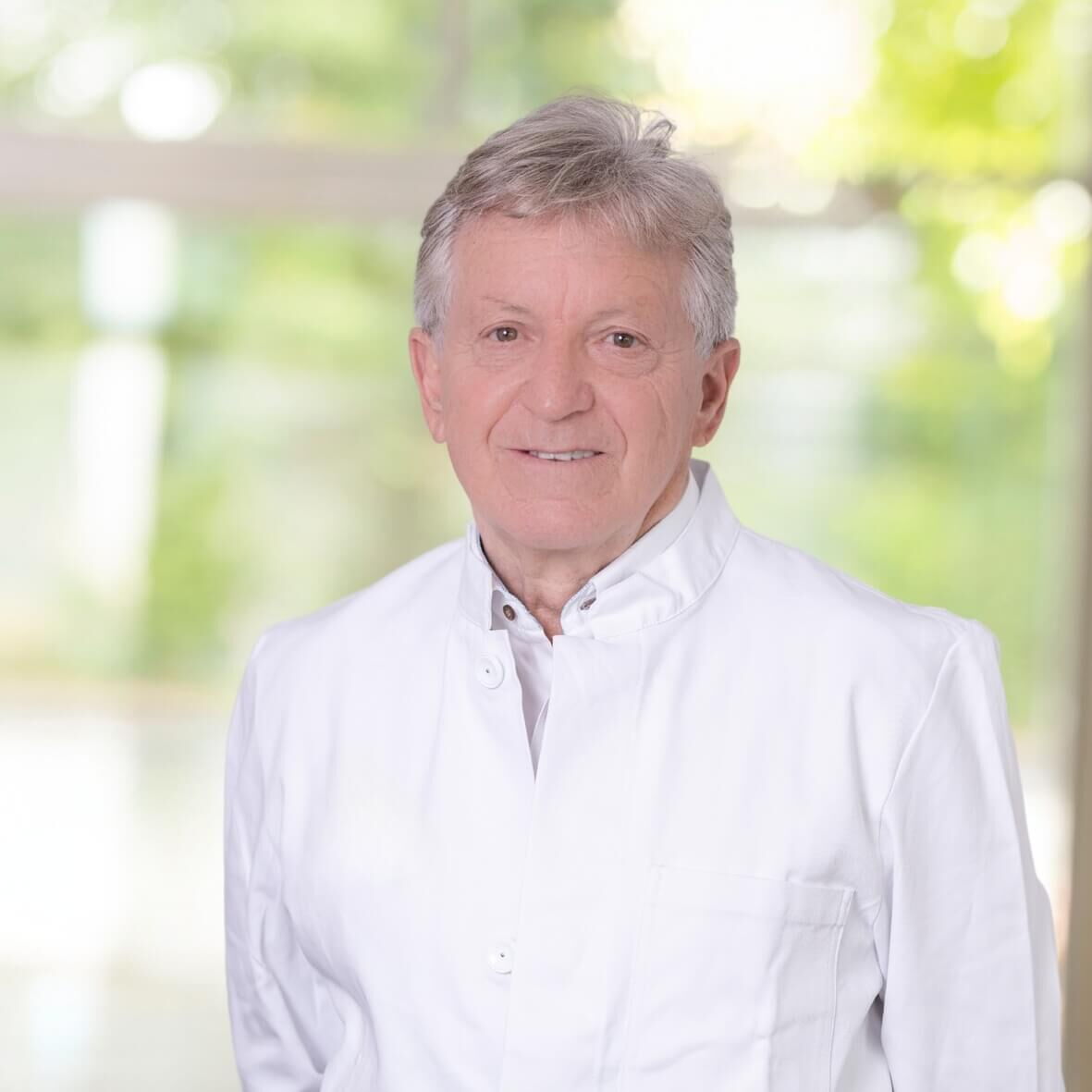 Portrait von Prof. Dr. med. Siegfried Seeber Facharzt für Innere Medizin, Hämatologie/Onkologie. Prof. Seeber betreut seit März 2019 im Preventicum die onkologischen / hämatologischen Patienten